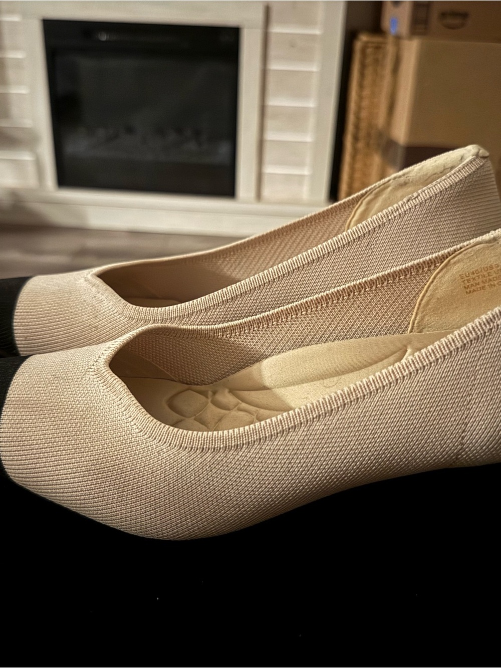 VIVAIA Aria 5° Pointed-Toe Ballet Flats in Almond/Black Tip